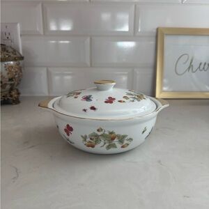Ardalt Lenwile Oven To Table Cookware Berries & Butterflies Covered Dish